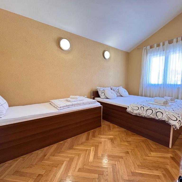 Central Stay Mostar - Triple Room - 5