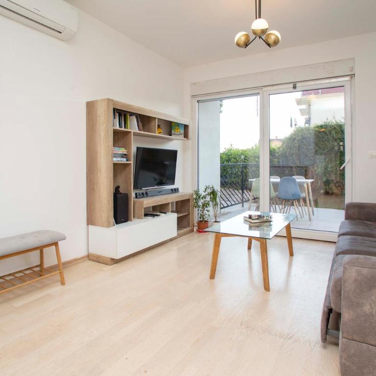 One Bedroom Apt Near Center with Pool and Garden - Apartman sa 1 Spavaćom Sobom - 5