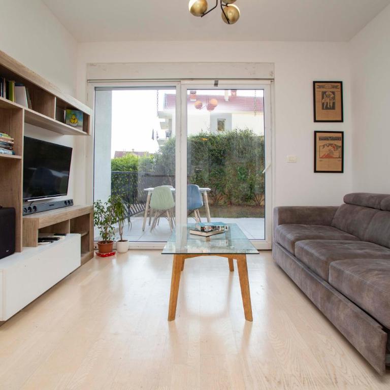 One Bedroom Apt Near Center with Pool and Garden - Apartman sa 1 Spavaćom Sobom - 10