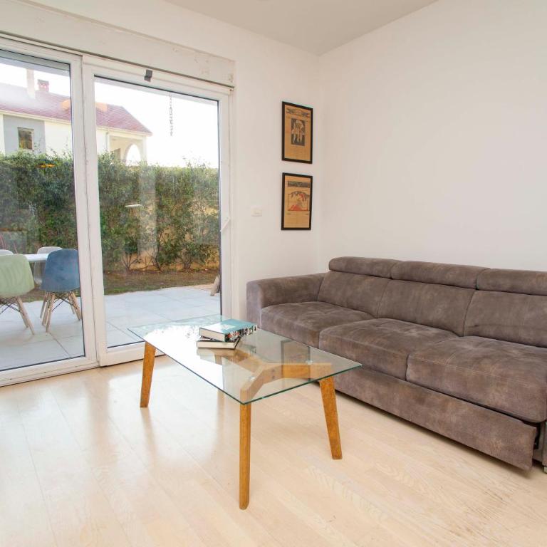One Bedroom Apt Near Center with Pool and Garden - Apartman sa 1 Spavaćom Sobom - 7