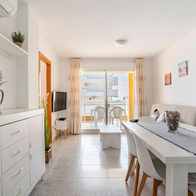 Apartamento céntrico en la playa con piscina. - Apartamento - 4