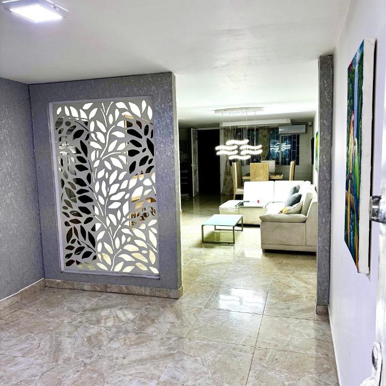 Casa con piscina privada y parking - Casa de 4 dormitorios - 5