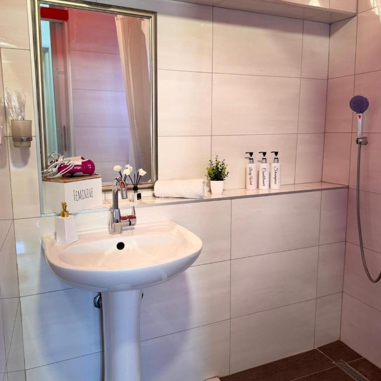Central Stay Mostar - Triple Room - 8