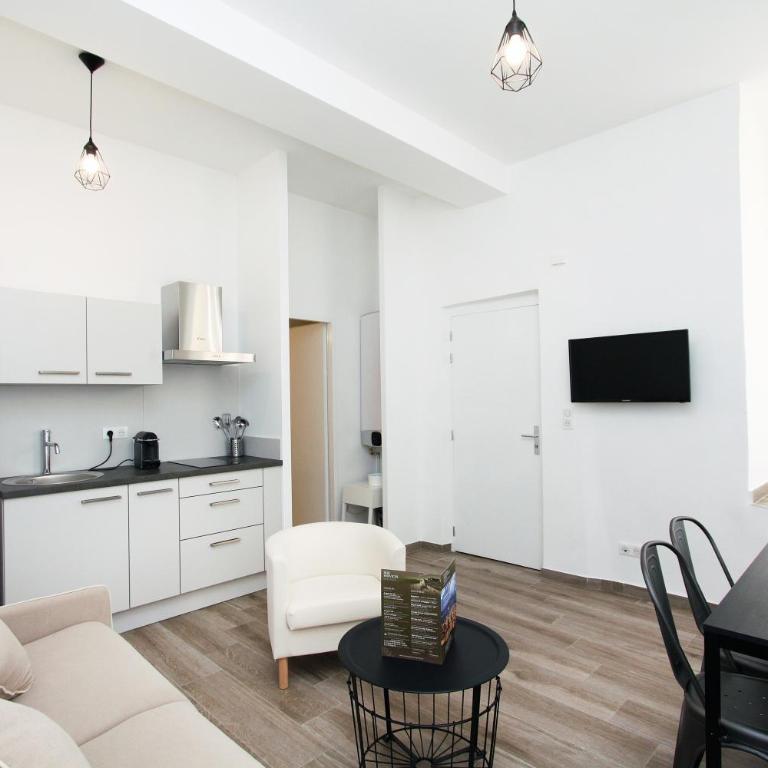 Appartements T2 Rue Conventionnel Chiappe, quartier Citadelle port - Appartamento con 1 Camera da Letto - 1