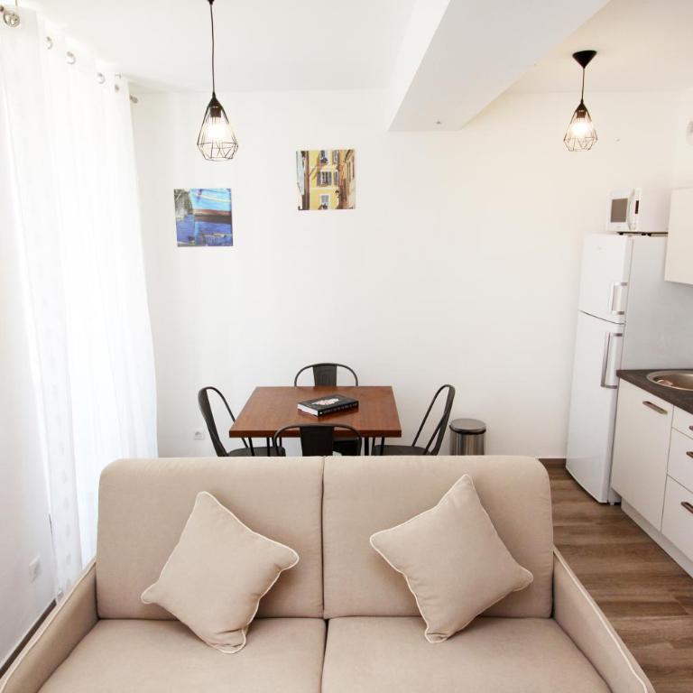 Appartements T2 Rue Conventionnel Chiappe, quartier Citadelle port - Appartamento con 1 Camera da Letto - 10