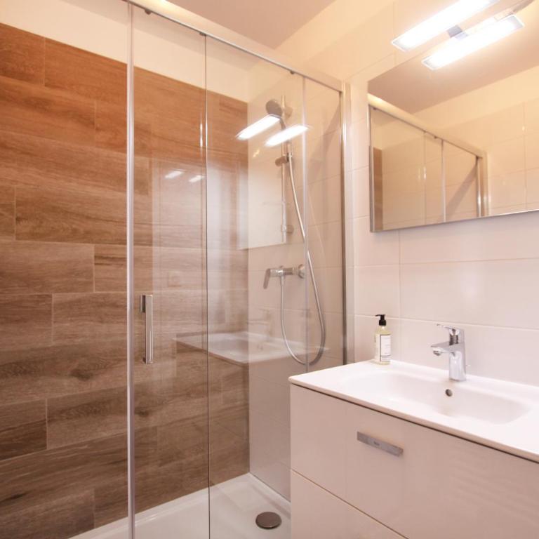 Appartements T2 Rue Conventionnel Chiappe, quartier Citadelle port - Appartamento con 1 Camera da Letto - 11