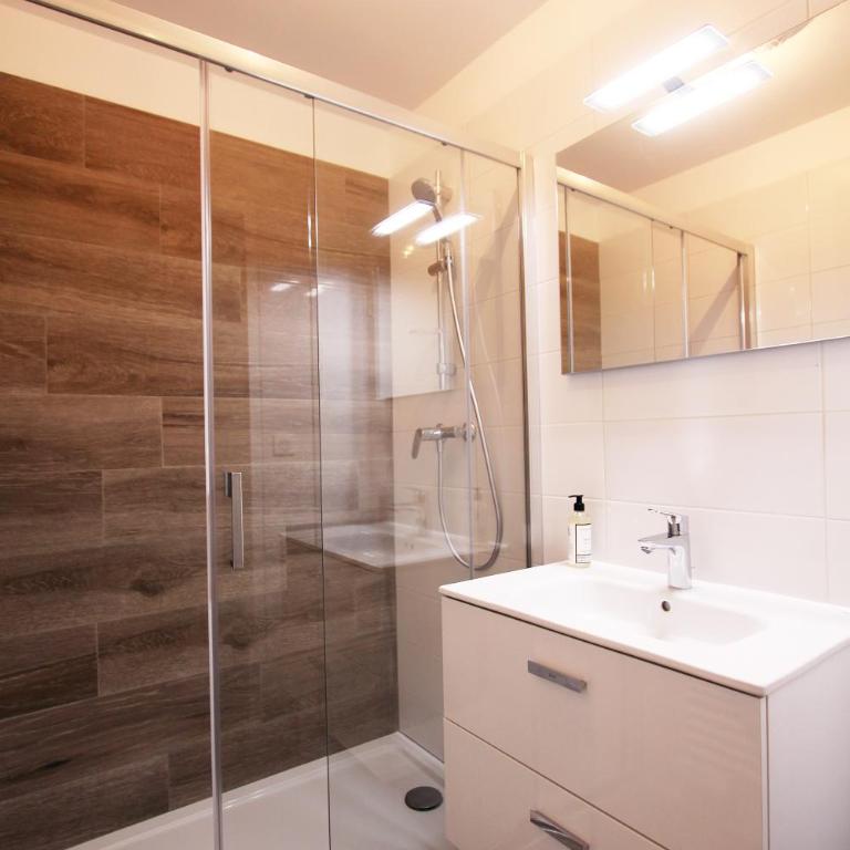 Appartements T2 Rue Conventionnel Chiappe, quartier Citadelle port - Appartamento con 1 Camera da Letto - 13