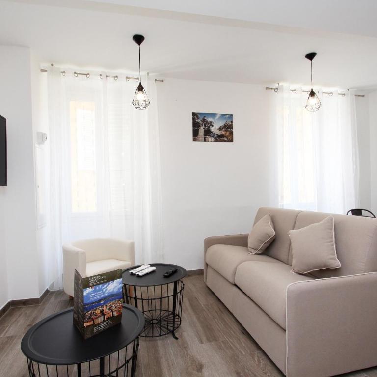 Appartements T2 Rue Conventionnel Chiappe, quartier Citadelle port - Appartamento con 1 Camera da Letto - 1