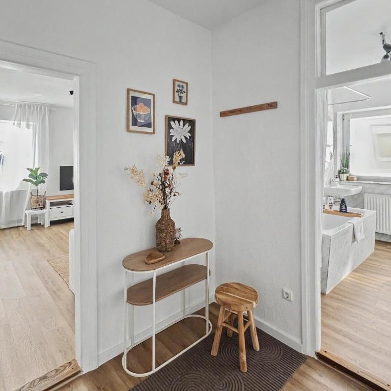 MEGHA Living - 2 Zimmer Appartments mit Küche - Zentral - Apartment - 7
