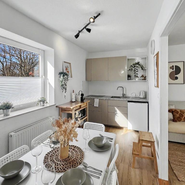 MEGHA Living - 2 Zimmer Appartments mit Küche - Zentral - Apartment - 1