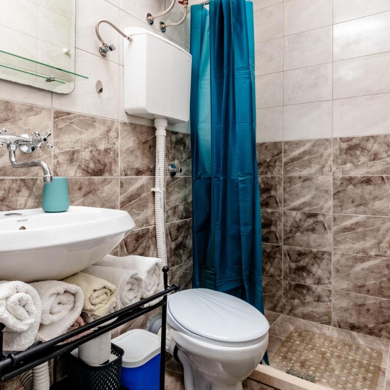 Vila Skala - Triple Room with Private Bathroom - 5
