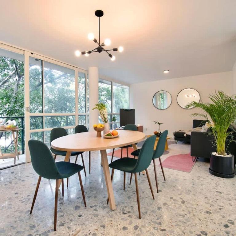 FAST WIFI, Beautiful PH steps away from Masaryk - Apartamento - 1