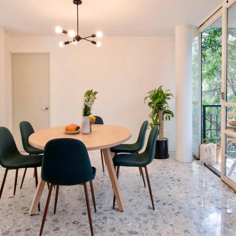 FAST WIFI, Beautiful PH steps away from Masaryk - Apartamento - 13