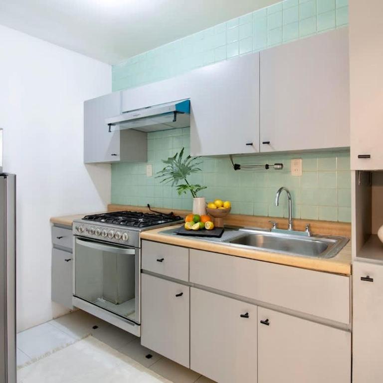 FAST WIFI, Beautiful PH steps away from Masaryk - Apartamento - 26