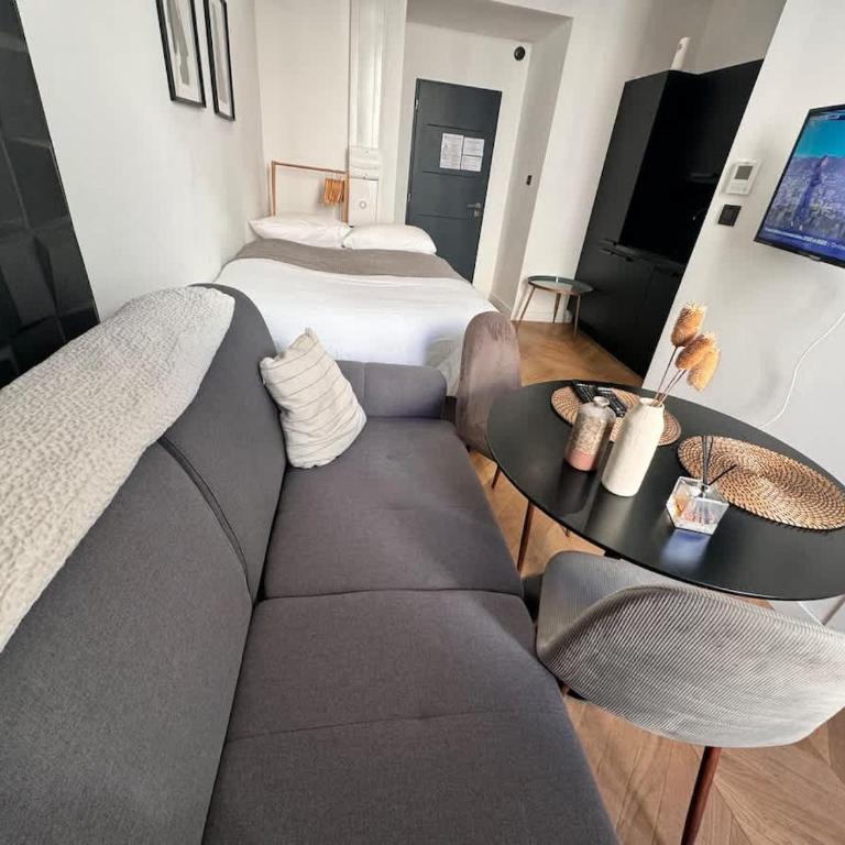 Central Nice Studio Bright Modern & Walkable - Apartment - 12