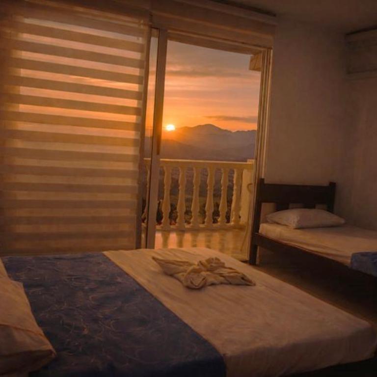 Hotel Colombia - Apulo - Habitación Triple con balcón - 1