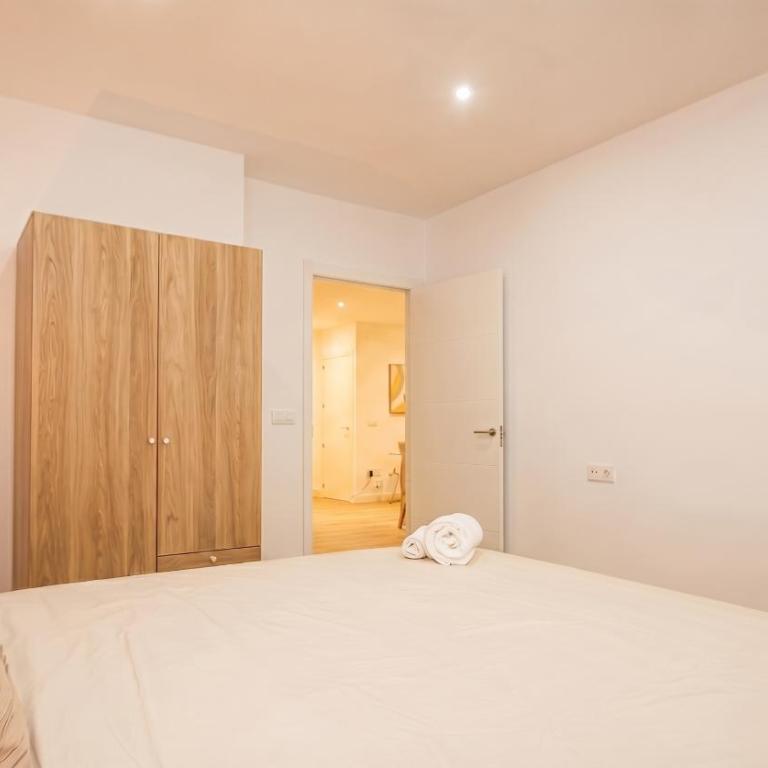 Luxurious & spacious 4BR apt next to Cathedral - Apartment - 43