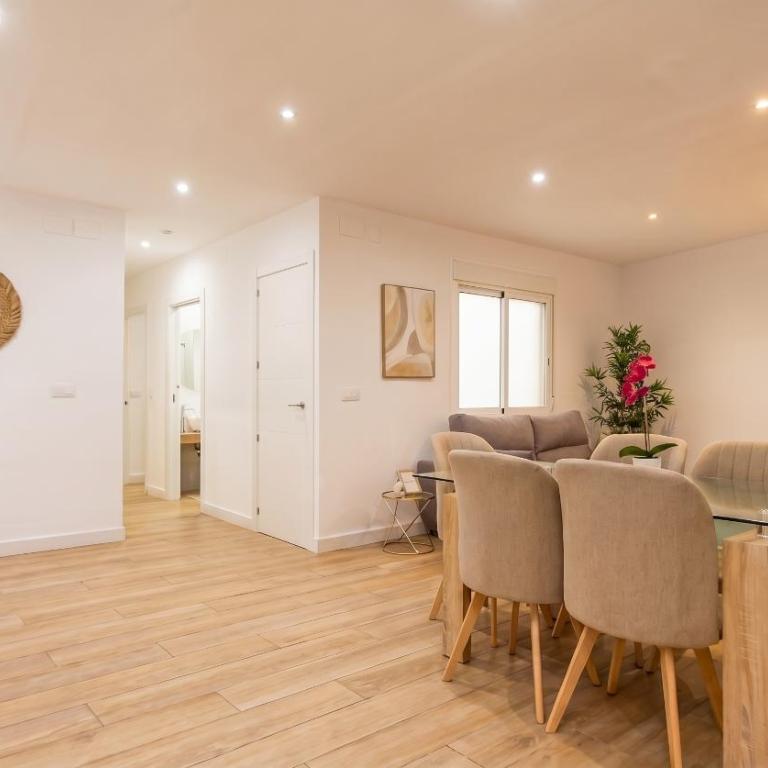 Luxurious & spacious 4BR apt next to Cathedral - Apartment - 11