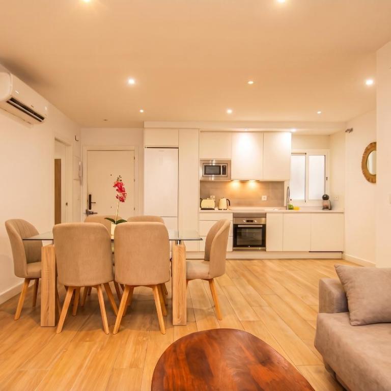 Luxurious & spacious 4BR apt next to Cathedral - Apartment - 29