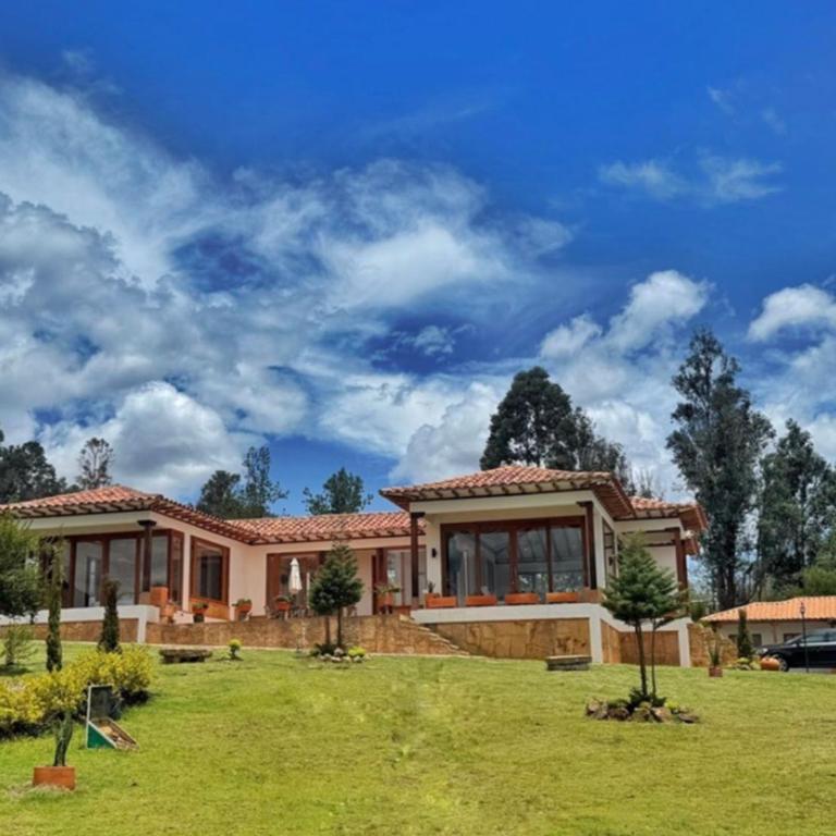 CasaBlanca1 - Three-Bedroom House - 1