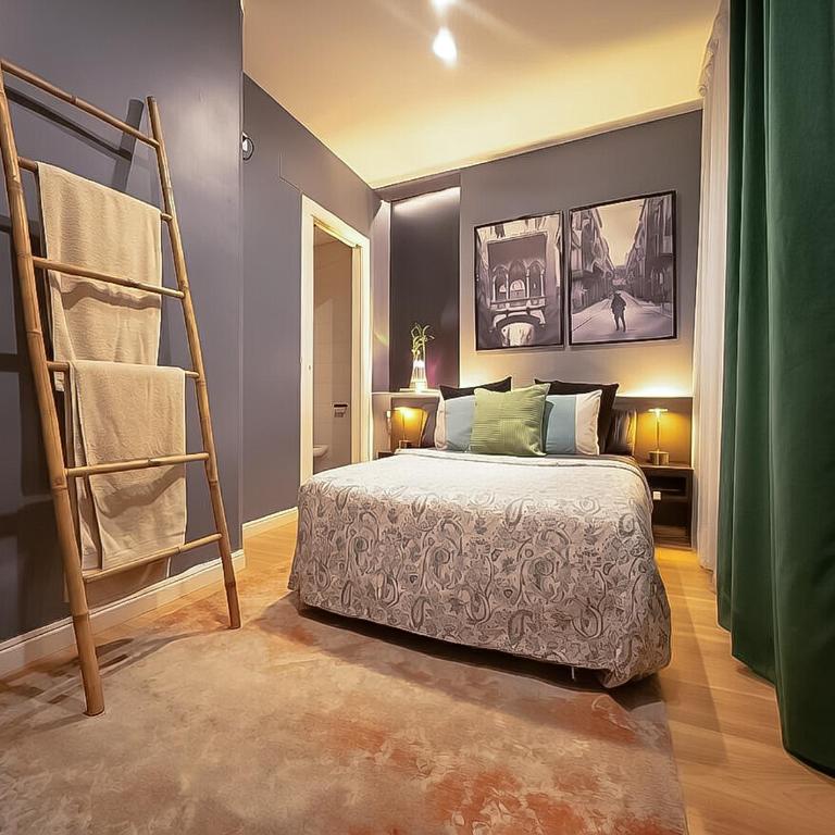 Cozy apartment in the Gothic Quarter of Barcelona - Two-Bedroom Apartment - 4