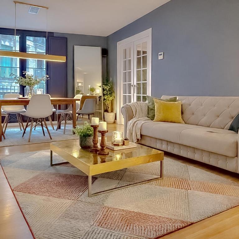 Cozy apartment in the Gothic Quarter of Barcelona - Two-Bedroom Apartment - 1