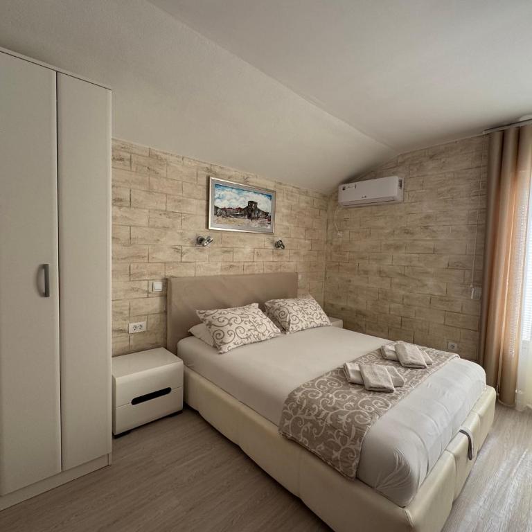 Guesthouse Apartments Čenić - Studio with Balcony and Partial Sea View - 4