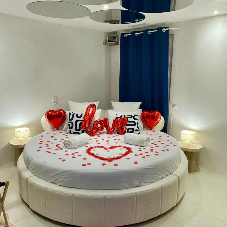Suite romantique Santorini avec Balnéo & Sauna - Appartement 1 Chambre - 6