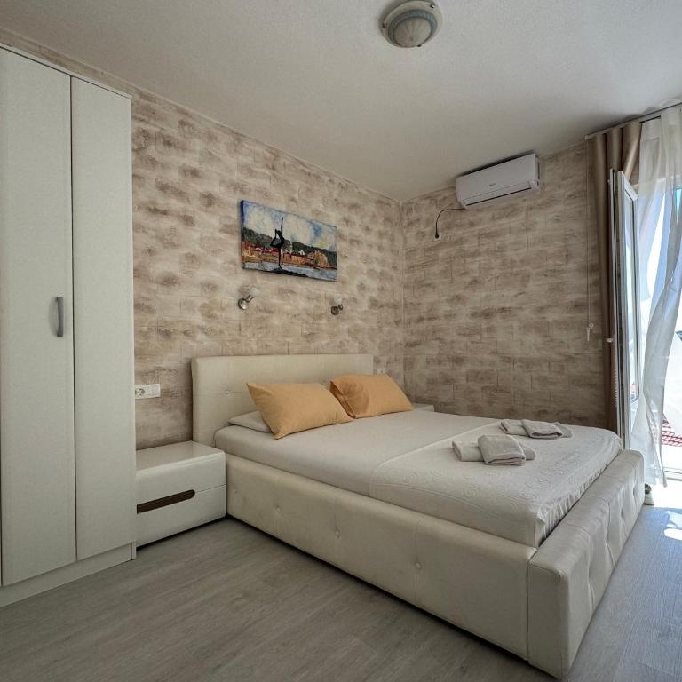 Guesthouse Apartments Čenić - Studio with Balcony and Partial Sea View - 6