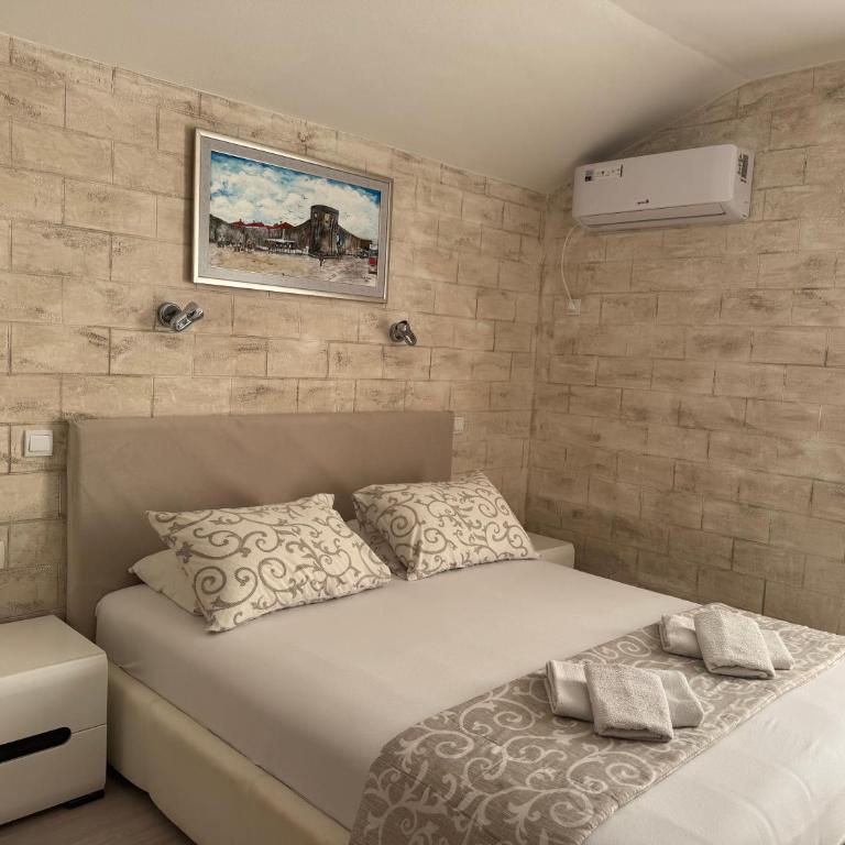 Guesthouse Apartments Čenić - Studio with Balcony and Partial Sea View - 13