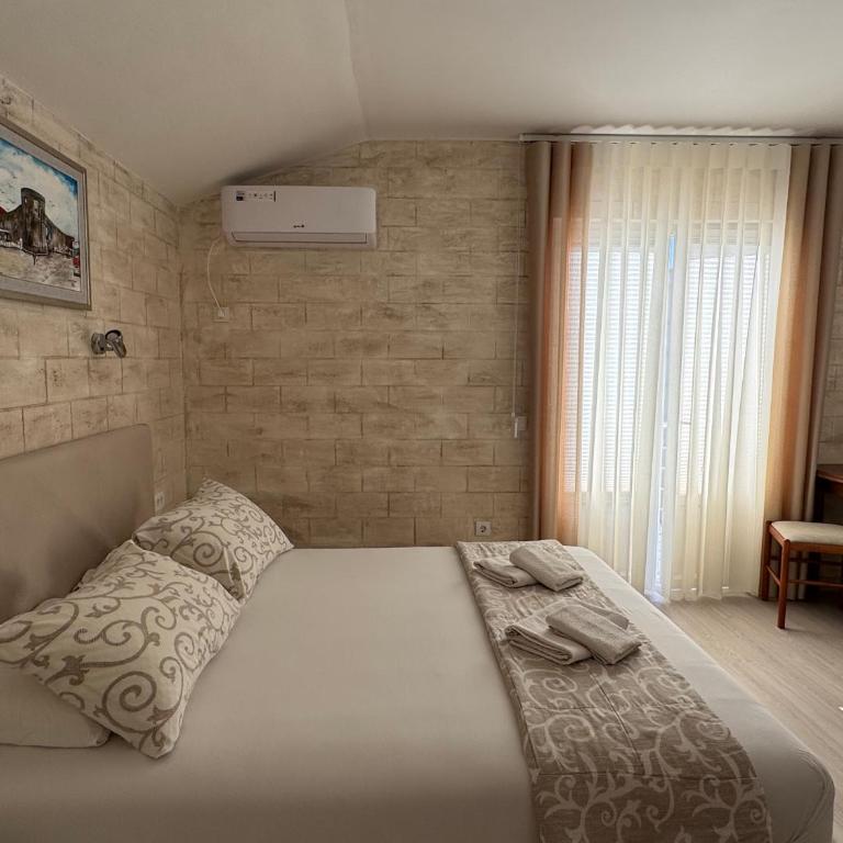 Guesthouse Apartments Čenić - Studio with Balcony and Partial Sea View - 23