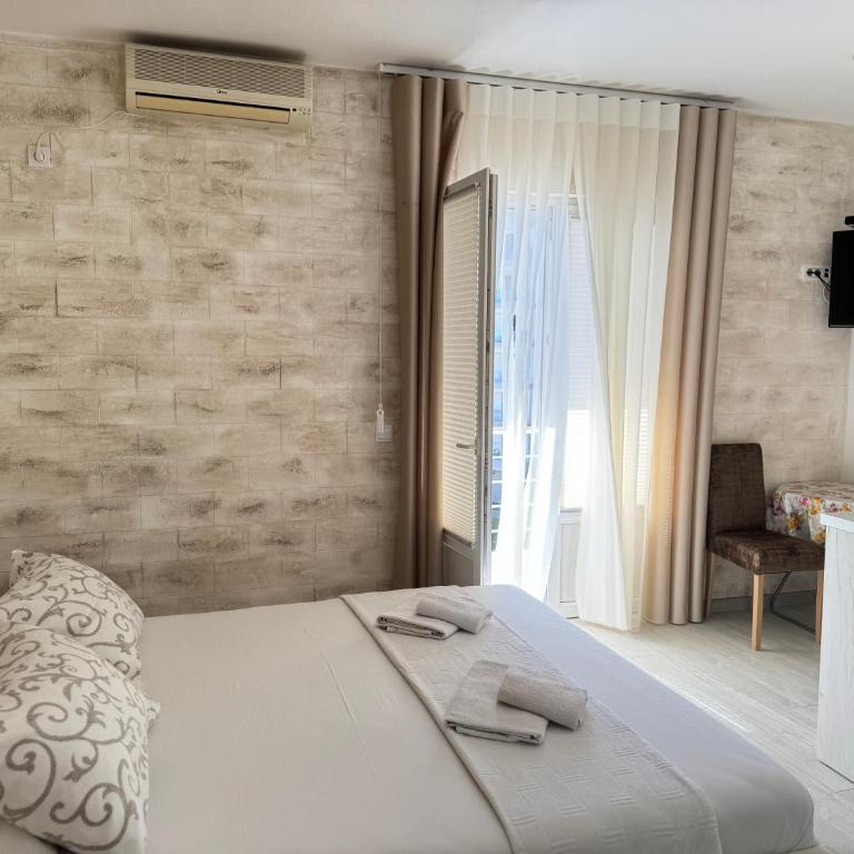 Guesthouse Apartments Čenić - Studio with Balcony and Partial Sea View - 24