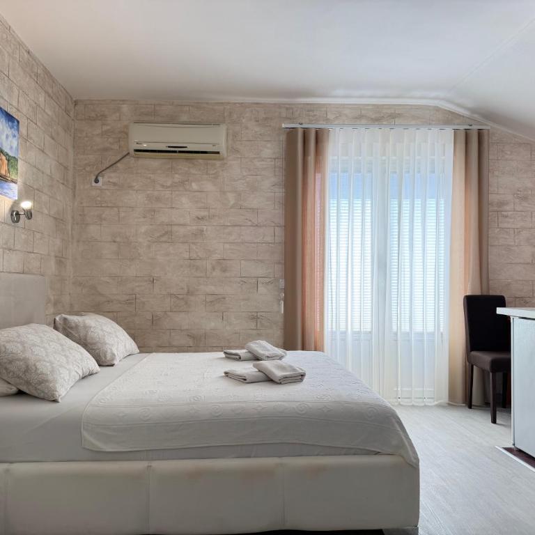 Guesthouse Apartments Čenić - Studio with Balcony and Partial Sea View - 20