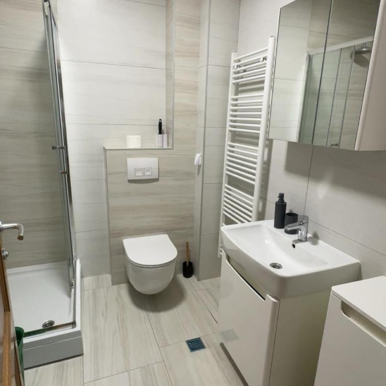 Modern Two Bedroom Apartment Bulevar Sarajevo Private Garage - Apartman sa 2 Spavaće Sobe - 12