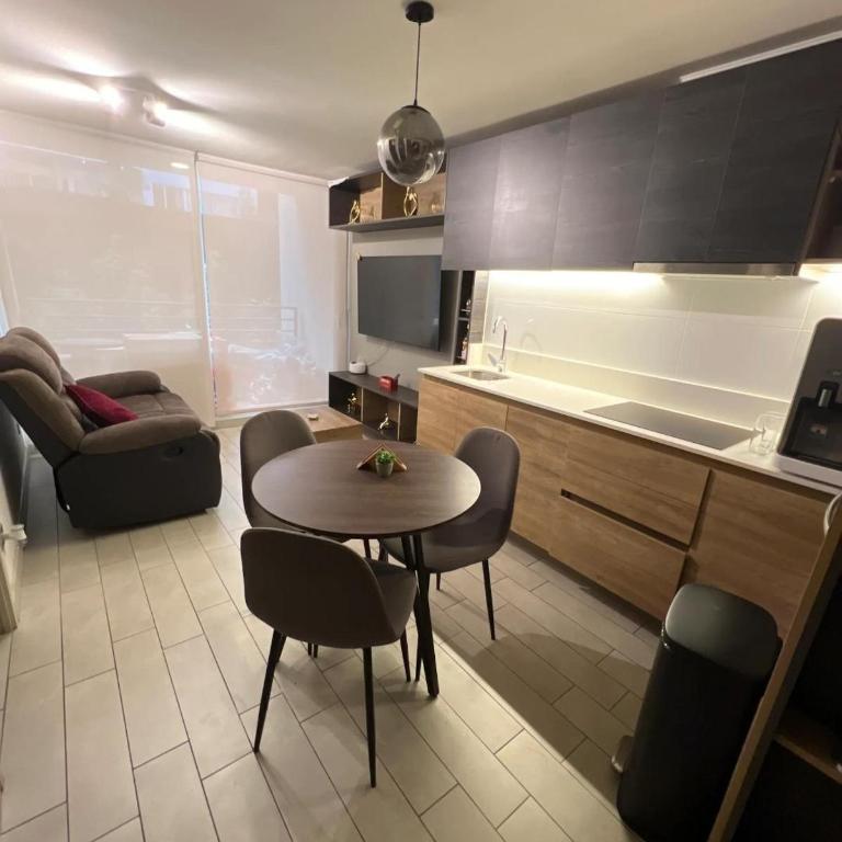 Moderno Departamento para 4 personas con estacionamiento - Apartamento de 2 dormitorios - 2