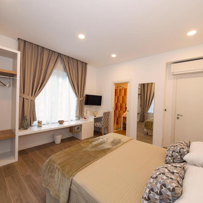 Dea Guest House - Camera Matrimoniale Deluxe con Balcone - 8
