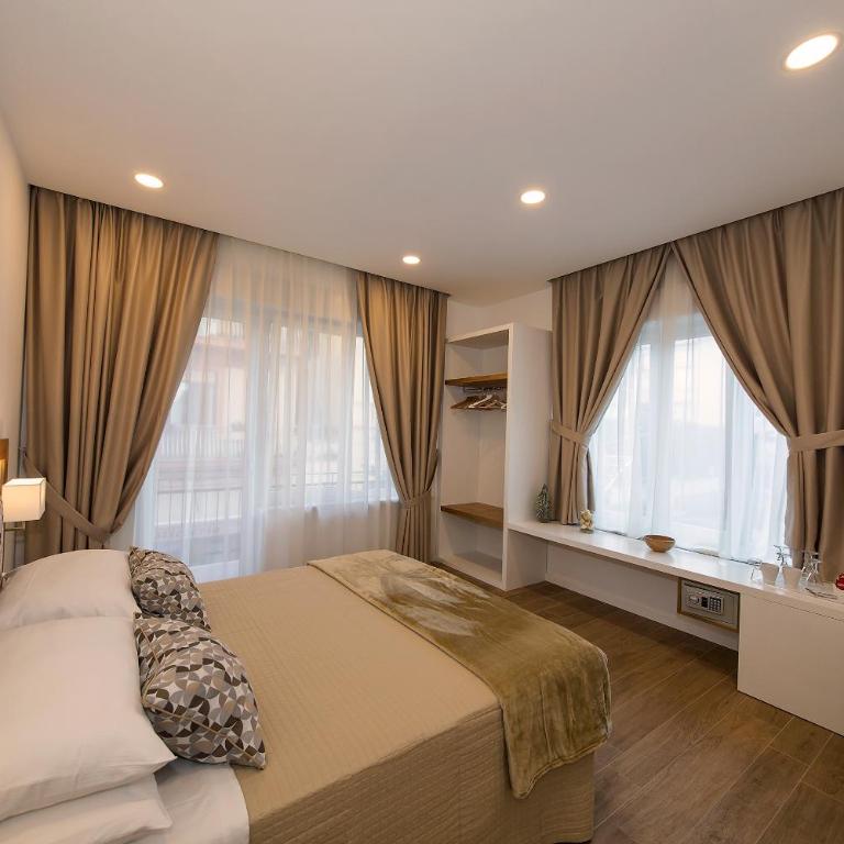 Dea Guest House - Camera Matrimoniale Deluxe con Balcone - 5