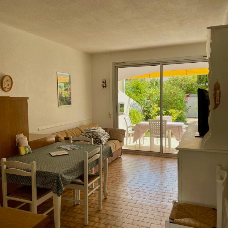 Les Pinèdes Jardin fleuri et plage à pied au calme - Appartement - 10