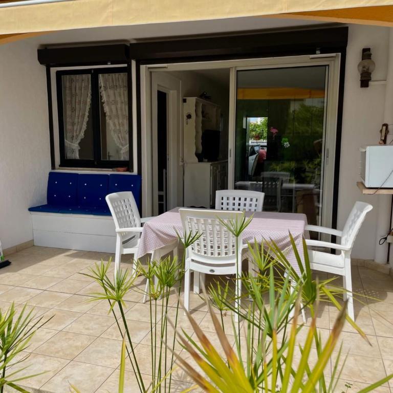 Les Pinèdes Jardin fleuri et plage à pied au calme - Appartement - 1