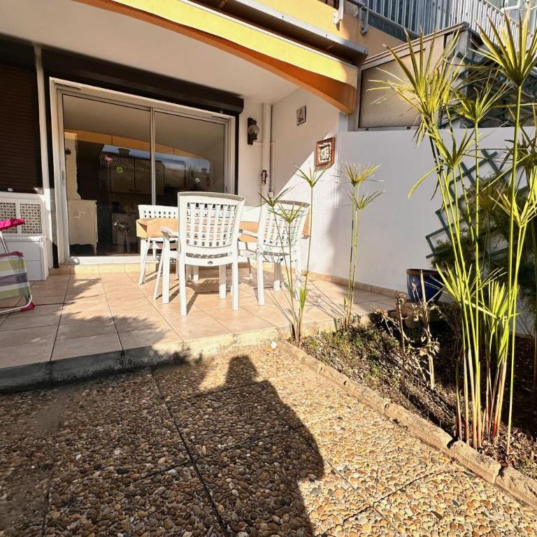 Les Pinèdes Jardin fleuri et plage à pied au calme - Appartement - 23