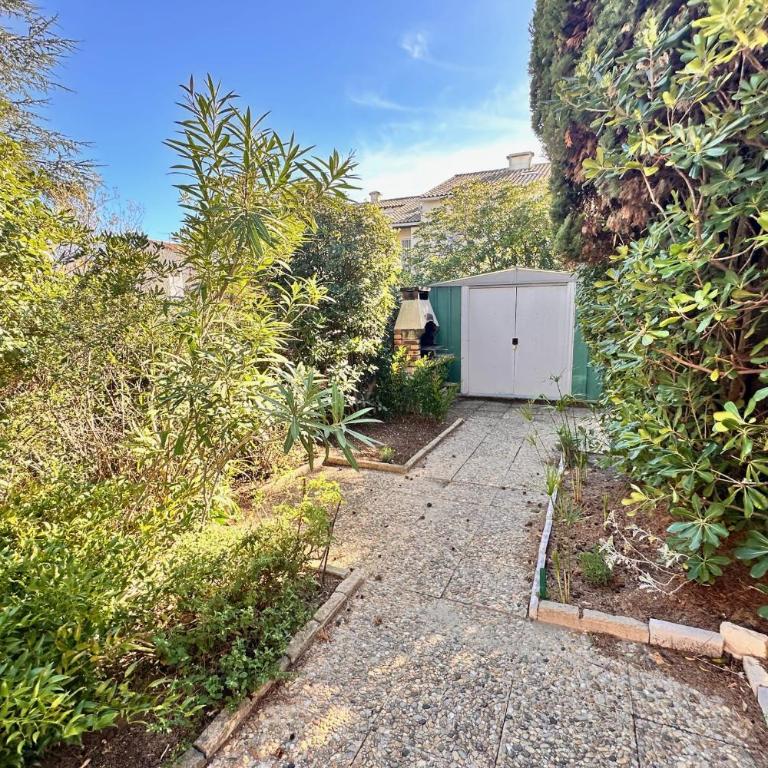 Les Pinèdes Jardin fleuri et plage à pied au calme - Appartement - 24