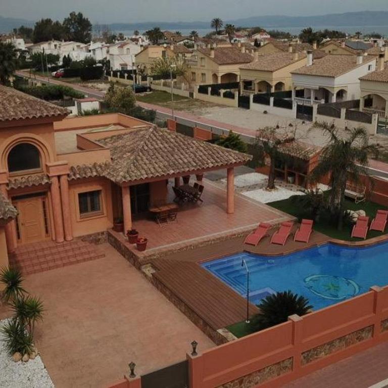 Villa Elena - Villa - 1