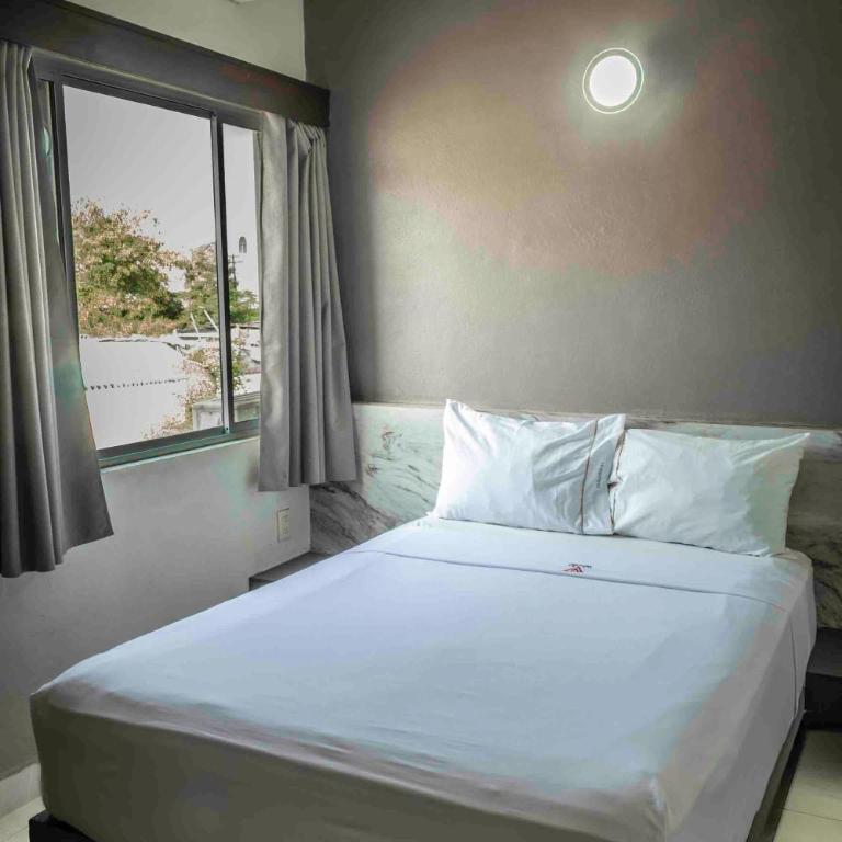 Hotel Victoria Monterrey - Small Double Room - 7