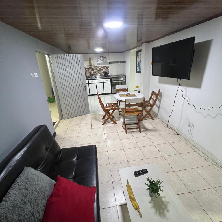 Apartaestudio Central con Vista a la Naturaleza - Apartamento de 2 dormitorios con vistas al jardín - 13