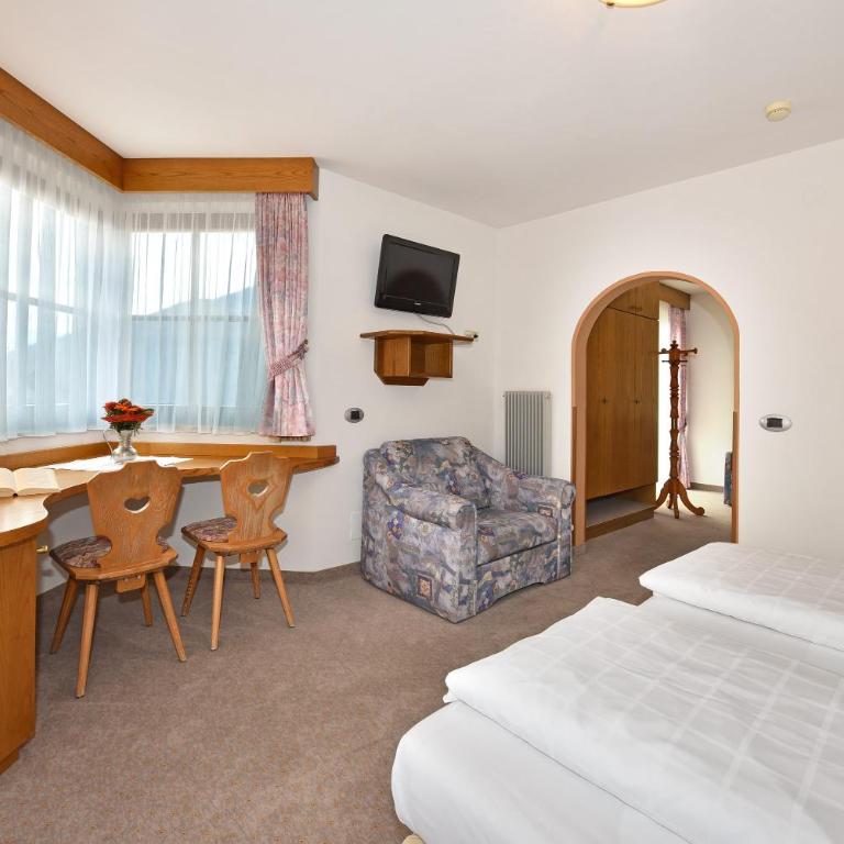 Hotel Hubertushof - Double Room with Mountain View - 3