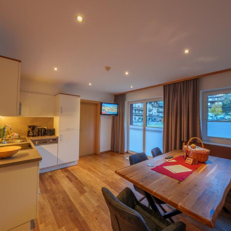 Ferienwohnungen Egger - Apartment mit 2 Schlafzimmern und Gartenblick - 2