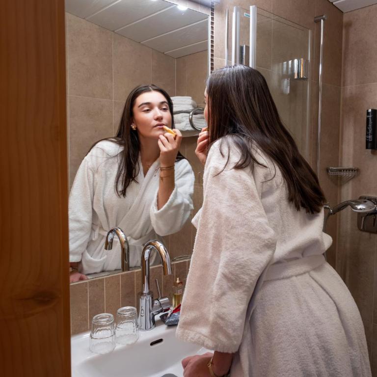 Alpenhotel Landhaus Küchl - Familiensuite mit Balkon - 7