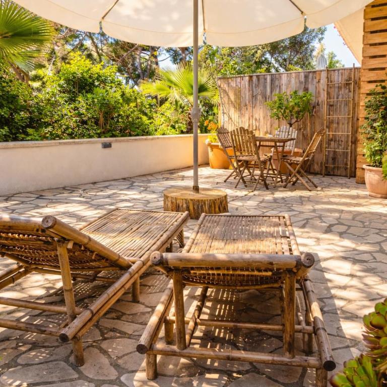 Hôtel Almanarre Plage - Hôtel Eco-Responsable face à la mer - Chambre Quadruple avec Kitchenette et Jardin - 4