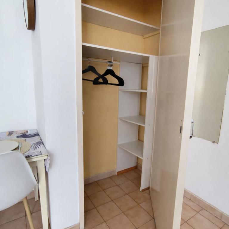 Appartement tout equipé Wifi à 100m du centre thermal - Studio - 10