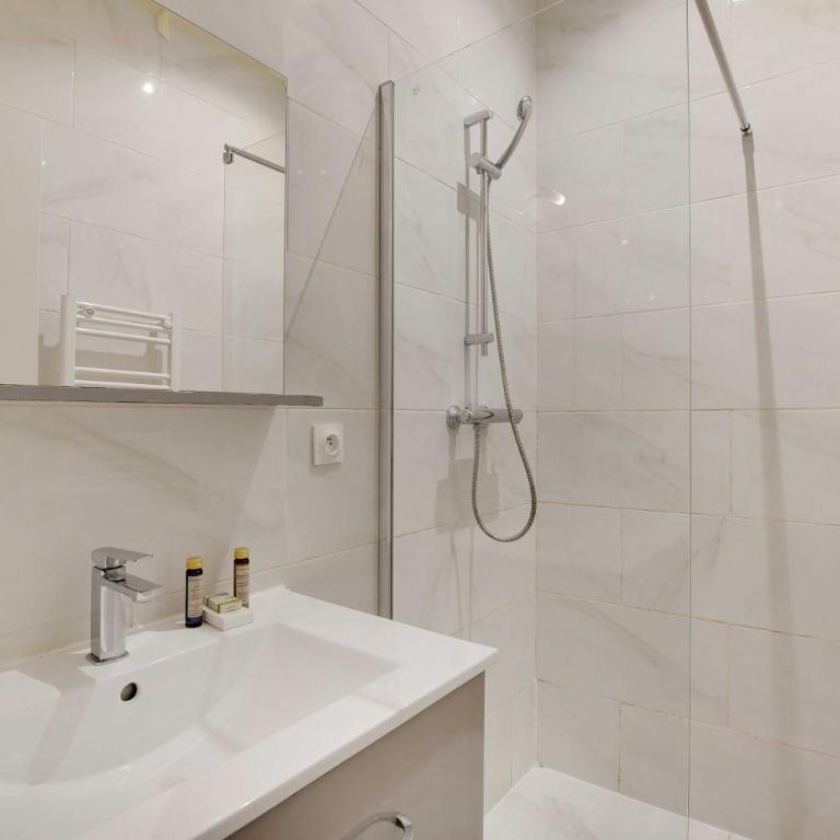 Magnificent apartment - 2BR 6P - Rochechouart - Appartement - 11